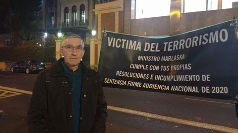 Manuel Pena Lpez, este martes, frente al edificio del Ministerio del Interior, en Madrid