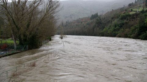 Inundaciones en la provincia de Ourense.En Vilamartín, el Sil ha inundado dos casas en Valencia, y varias carreteras en todo el territorio municipal