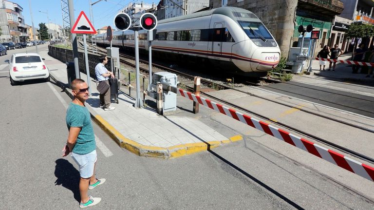 O Porriño denuncia que el Gobierno bloquea la supresión del paso a nivel