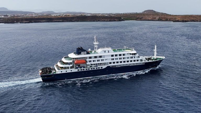 El cuerpo de la tercera persona fallecida en el crucero sigue a bordo del barco
