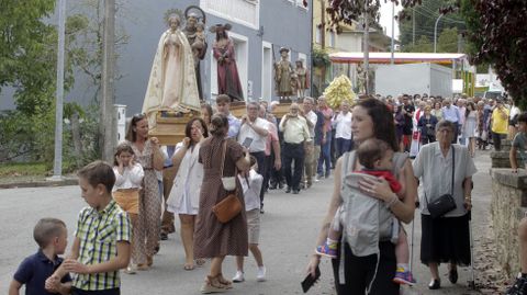 Hacen falta muchos vecinos para portar las 11 imágenes religiosas que salen en procesión en las fiestas del Ecce Homo de Rubián