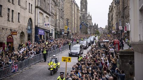 El cortejo fúnebre a su paso por Edimburgo