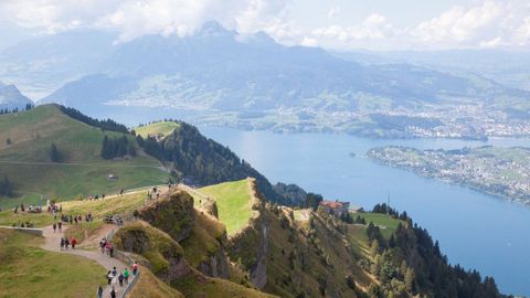 Vista aérea del Lago Lucerne, en Suiza.