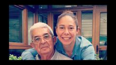Raquel Hermida, con su padre, Ramn, fundador de Academia A Maria