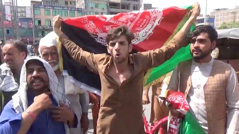 Las protestas tuvieron lugar en Jalalabad, capital de la provincia de Nangarhar, una de las últimas ciudades en caer en manos de los talibanes.