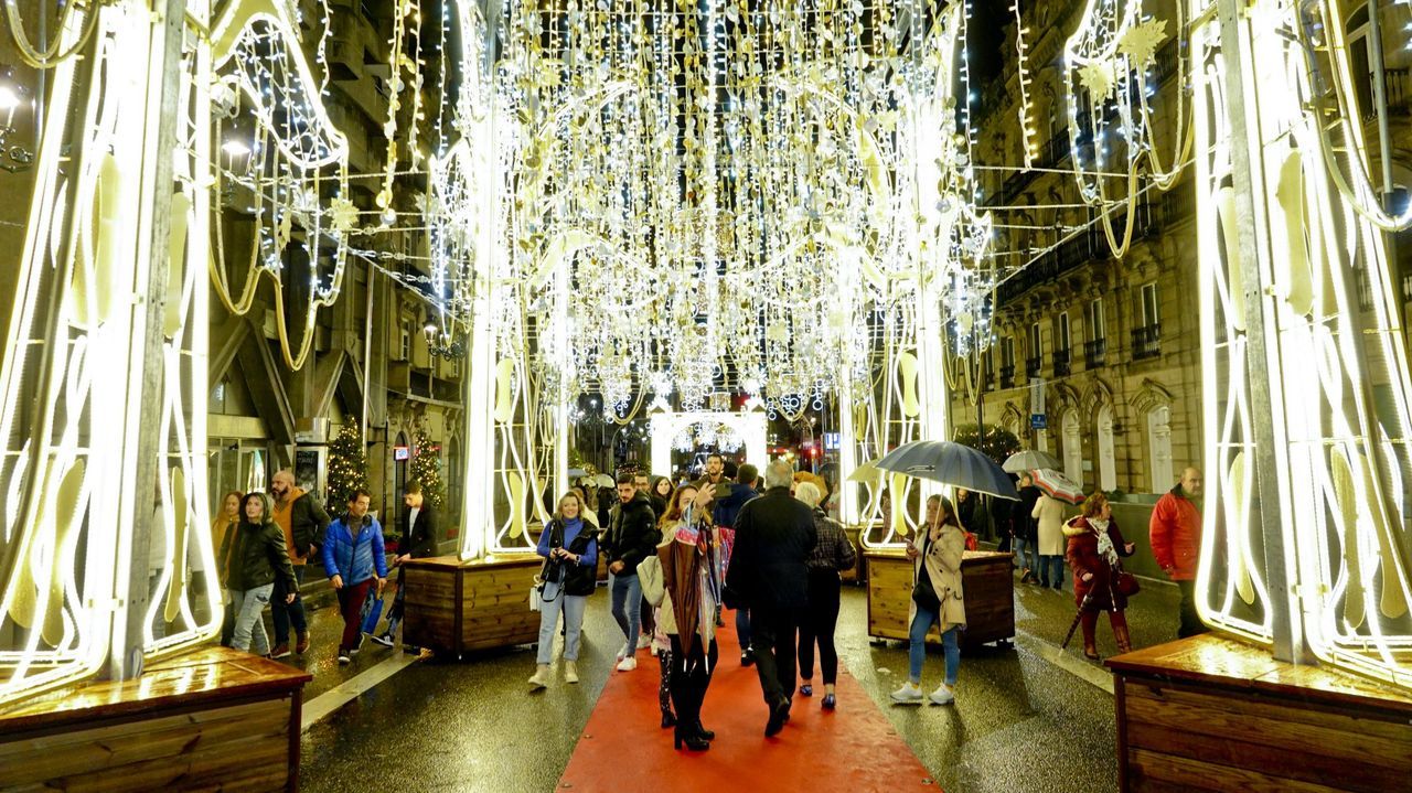 La Navidad ilumina A Corua.Las luces de Vigo esperan ser un polo de atraccin de turistas a la ciudad olvica