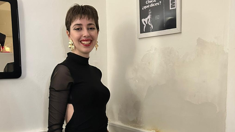 Aida Barbas tiene 22 a�os y sufre un trastorno neurol�gico funcional