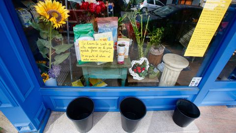 Una floristeria de Pontevedra regala flores antes de que se mueran