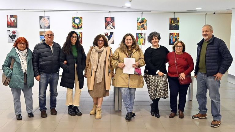 Inauguración de la exposición «Miradas diversas en femenino» en Rois.