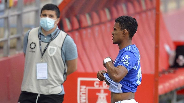 Bárcenas se retira del campo tras su expulsión ante el Numancia