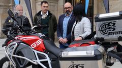La nueva edición de la Ruta Castrexa fue presentada en la plaza lucense de San Marcos por responsables de la Diputación y de la Asociación Motorista Lucense