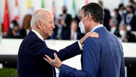 Biden y Sánchez, durante su breve charla antes de la reunión conjunta del G20