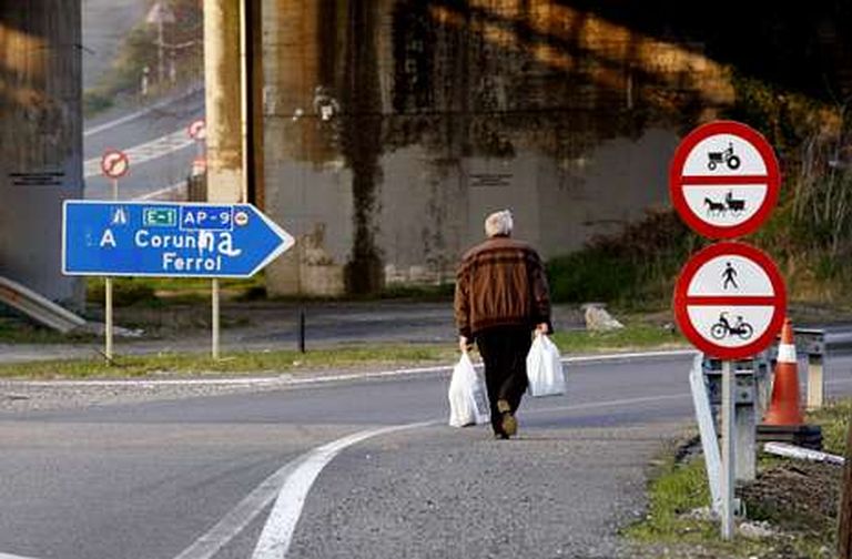 «Queremos expresar o noso agradecemento á persoa que anonimamente auxiliou á nosa nai, con deterioro cognitivo»