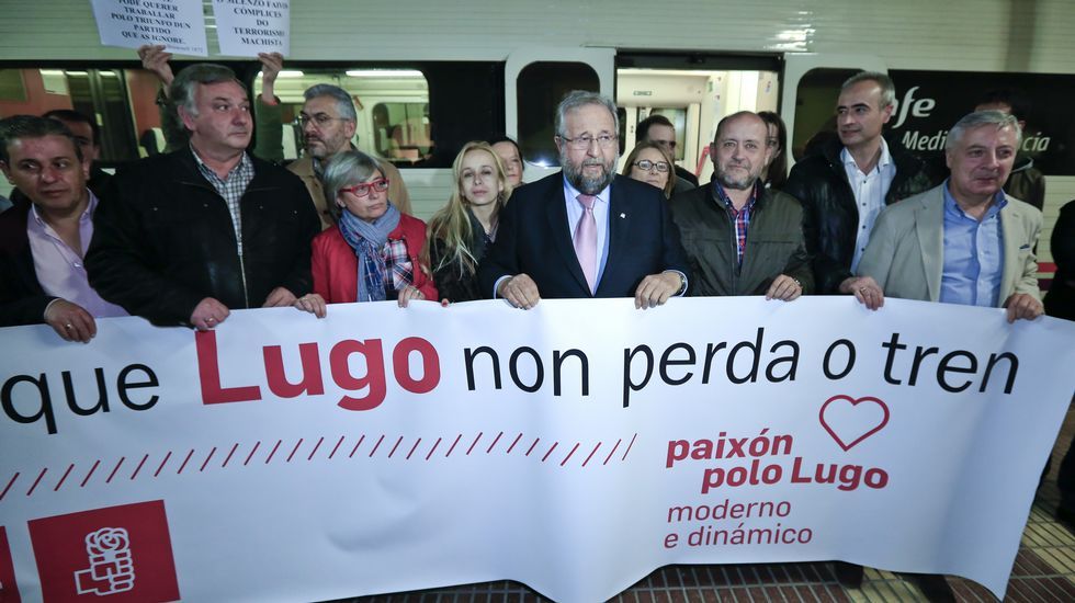 <span lang= es-es >Cercan�a de coches en alg�n lugar.</span> En n�cleos como Goiriz (Vilalba) el Camino Norte va por el arc�n de la N-634 y acaba cruzando la carretera para luego seguir al norte de la v�a. 