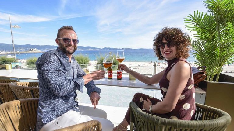 El tardeo se consolida como opción para disfrutar del verano junto al mar en Sanxenxo