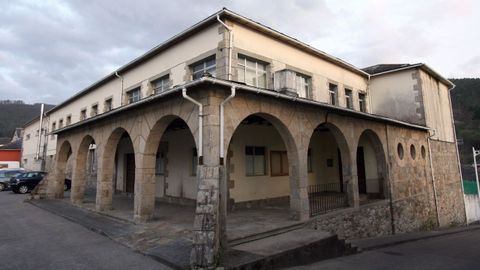 Ahora en desuso, este es el edificio del colegio de Celeiro que Antonio Pedrosa Latas entreg en 1955