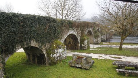 Ponte Ledesma, sobre el río Ulla, une Vila de Cruces con Boqueixón.