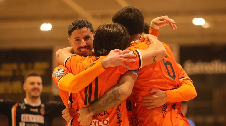 El Reyco Burela fía otra zancada hacia la permanencia a la medicina del gol