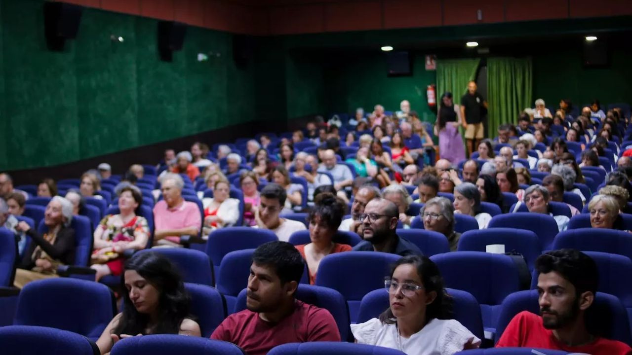 P�blico asistente a los pases en una de las ediciones del festival de cortometrajes de Ribadeo
