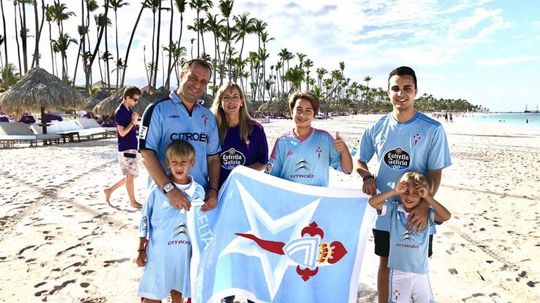 La familia Rivera, en la playa en Punta Cana
