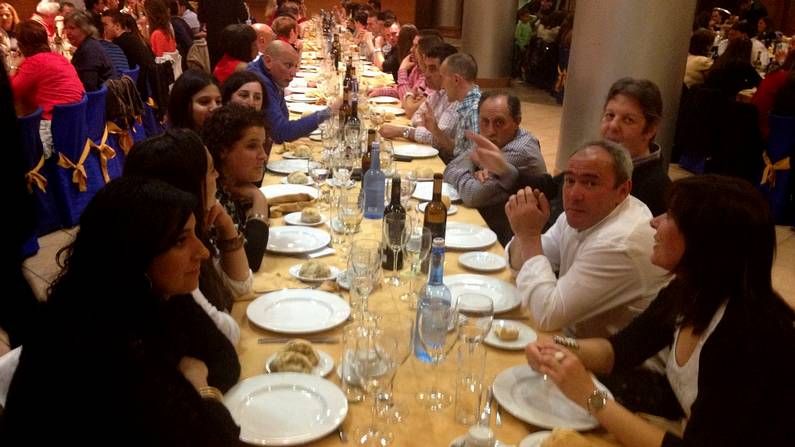 Los comensales disfrutaron en la cena de fin de temporada de la Sarriana