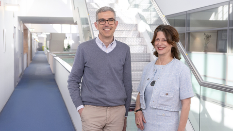 Fernando Ronz�n, director general de DuPont Espa�a, y �ngela Santianes, directora general de Arclin en Espa�a