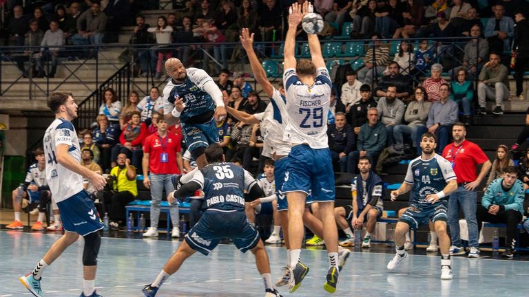 El Cangas cae con claridad en Granollers y pospone la salvación