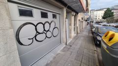 Pintadas en bajos y paredes de la calle Galicia de Lugo