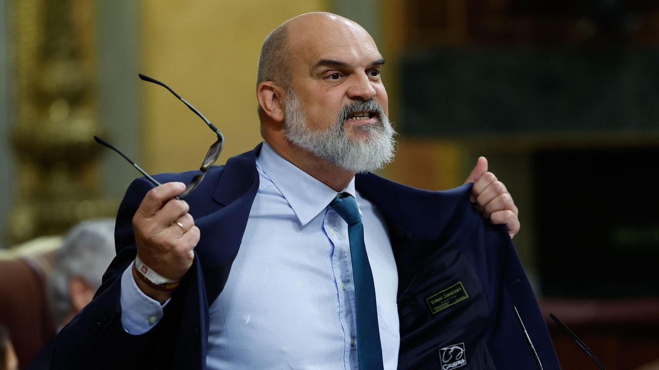 Carles Puigdemont dando un discurso.El diputado de Vox, Vctor Snchez del Real, durante una intervencin en el pleno del Congreso