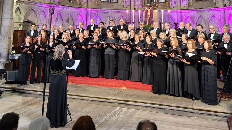 A Coral Polifónica recibe no Museo de Pontevedra a Medalla de Ouro Marcial del Adalid