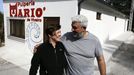 Teresa Louzao Vidal y su marido, Hernn Navarro Garca, ultimaban este martes los detalles de la apertura de la pulpera que desde el viernes dirigirn en el monte San Roque de Viveiro, junto al campo de tiro