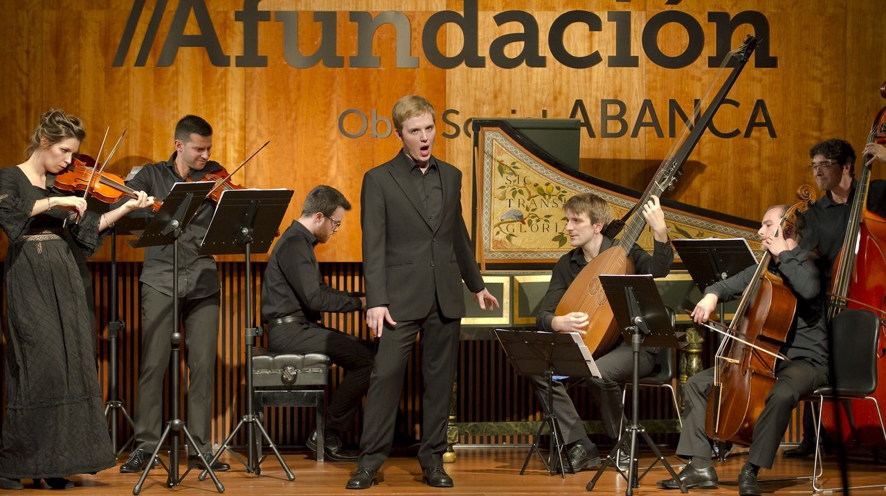 Migu�lez, cantando durante una actuaci�n del ciclo �As novas voces galegas�