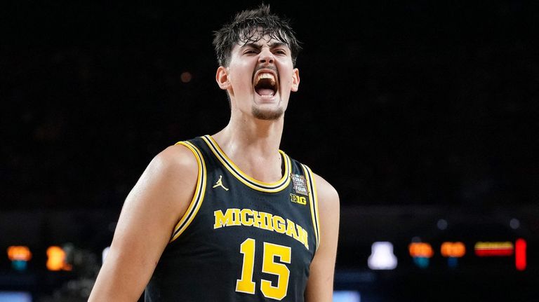 Un Aday Mara estelar hace historia como el primer español en la final de la NCAA tras liderar a Michigan