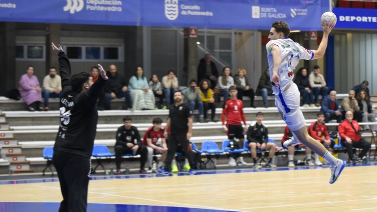 El Cisne remonta el vuelo y aprovecha la visita del Alcobendas para volver a ganar (34-21)