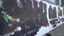 Imagen de los murales de la Casa Sindical cubiertos de pintura negra