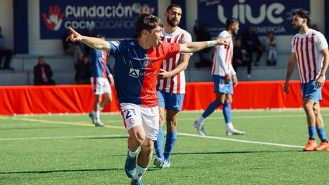 Guille Berzal celebra un gol con el Rayo Majadahonda