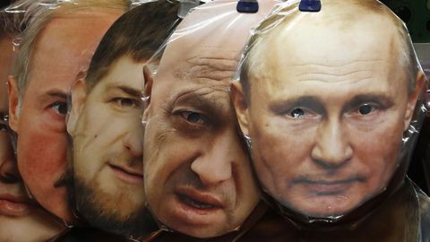 Masks at the stand in St.  Petersburg with the faces, from right to left, of Putin, Prigozhin, Kadyrov and Lukashenko