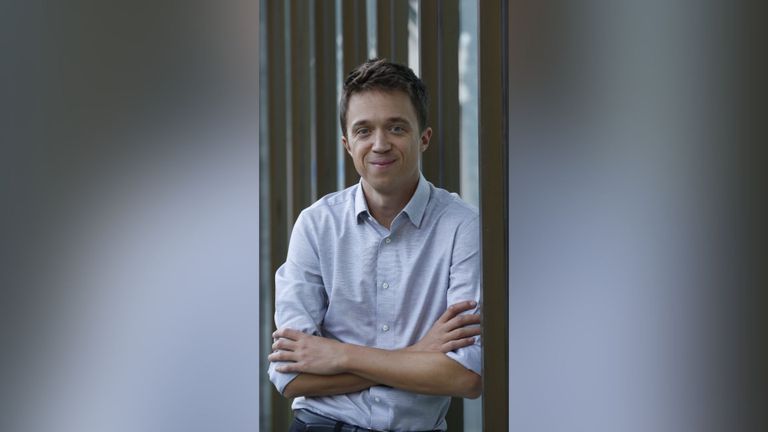 El juez corrobora que Mouliaá mantiene su acusación contra Errejón y cita al exdiputado