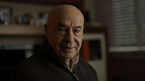 Andrés, viudo, es un hombre «activo e independiente» a sus 80 años. Para paliar las horas en casa, además de ver a sus hijos, va a actividades como canto