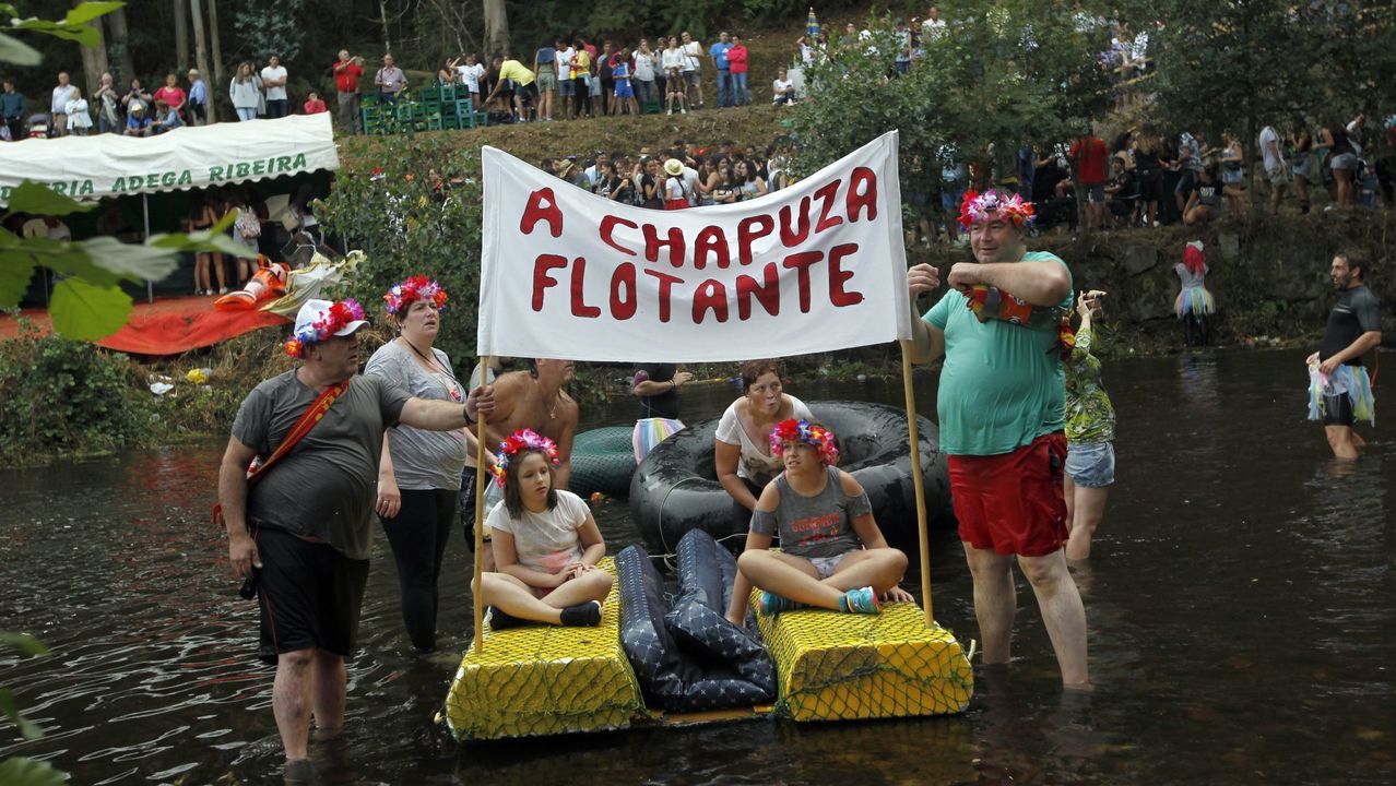 Basura tirada del festival O Son do Camio semanas despus de que termine el festival