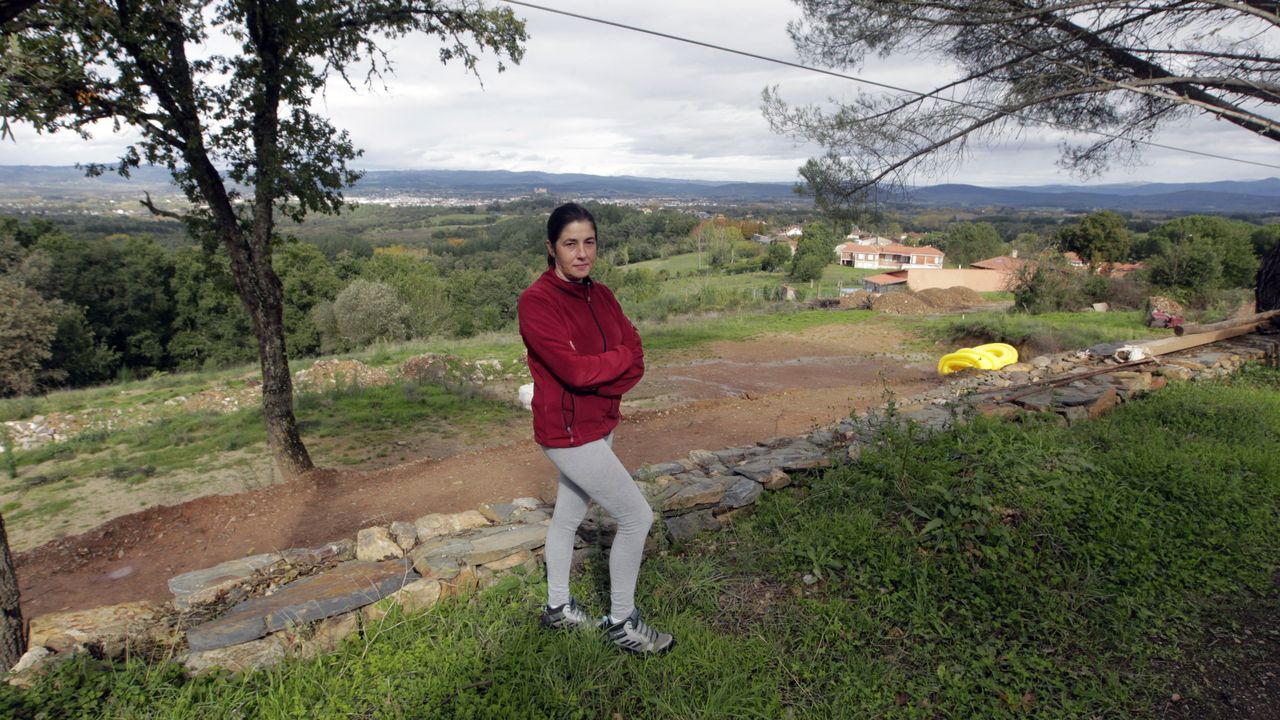 MAGOSTOS 2019.Ana María González, socia del proyecto, en uno de los bancales acondicionados en Gullade