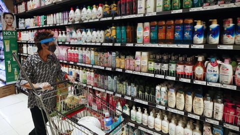 Medidas de proteccin en un supermercado de Bangkok