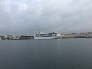 El �Adonia�, atracado en el muelle de Trasatl�nticos