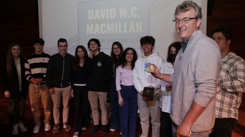 El Nobel de Química 2021 David W.C. MacMillan, este lunes, con alumnos del IES Sánchez Cantón de Pontevedra 