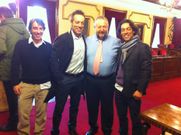 Orozco posa con los componentes de Caf� Quijano