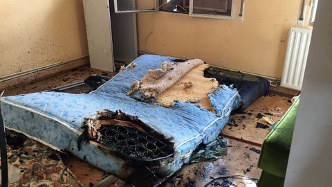 Estado en el que unos okupas dejaron un piso en el casco urbano de Ourense