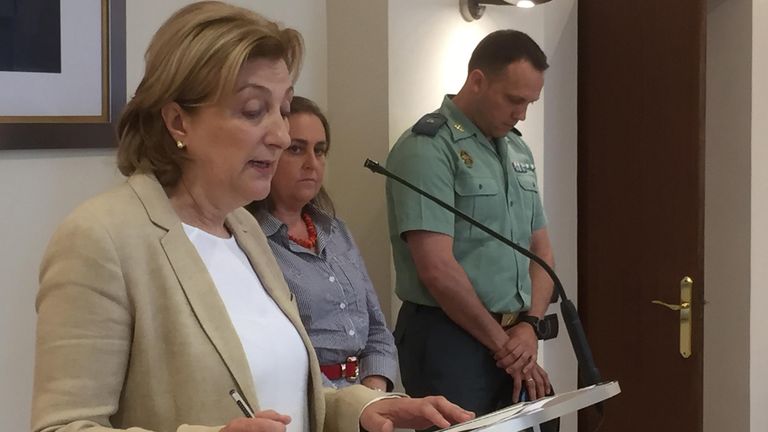 La delegada del Gobierno, Delia Losa Carballido, junto a la jefa provincial de Tráfico en Asturias, Raquel Casado Martínez, y el comandante jefe del sector/subsector de 
Tráfico de la Agrupación de la Guardia Civil de Asturias, Jorge Luis Correas Amor