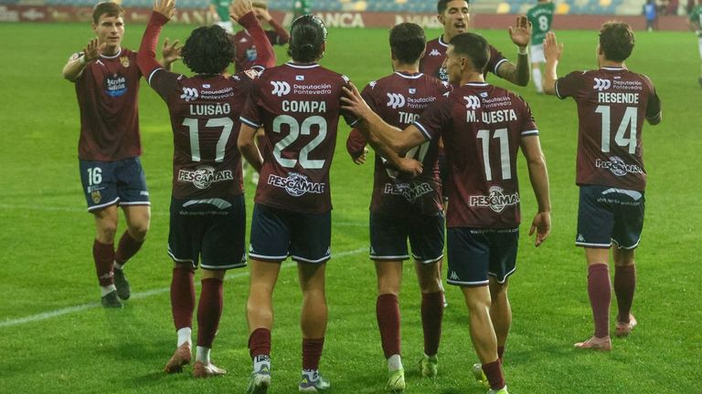 El Pontevedra redondea el fin de semana escalando al tercer puesto al cierre de la primera vuelta