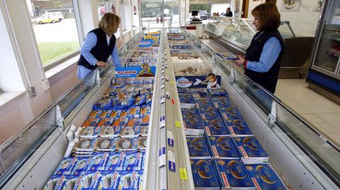 Establecimiento de venta directa de productos Pescanova en la sede del grupo, en Chapela. 