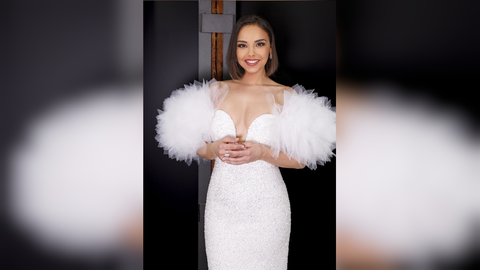 La cantante Chenoa ha presentado las campanadas en La 1 con un elegante dise�o en blanco de Alejandro de Miguel